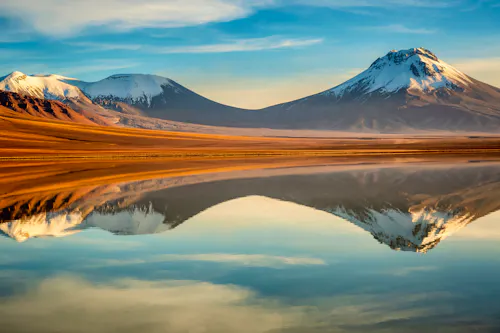 Salzsee in der Atacama-Wüste - Wasserspiegelungen bei Sonnenuntergang &ndash; &copy; Aide - stock.adobe.com