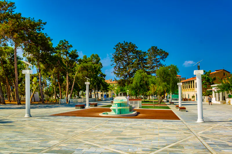 Paphos - Parkanlage mit Wasserspielen am Stadtzentrum - &copy;dudlajzov - stock.adobe.com
