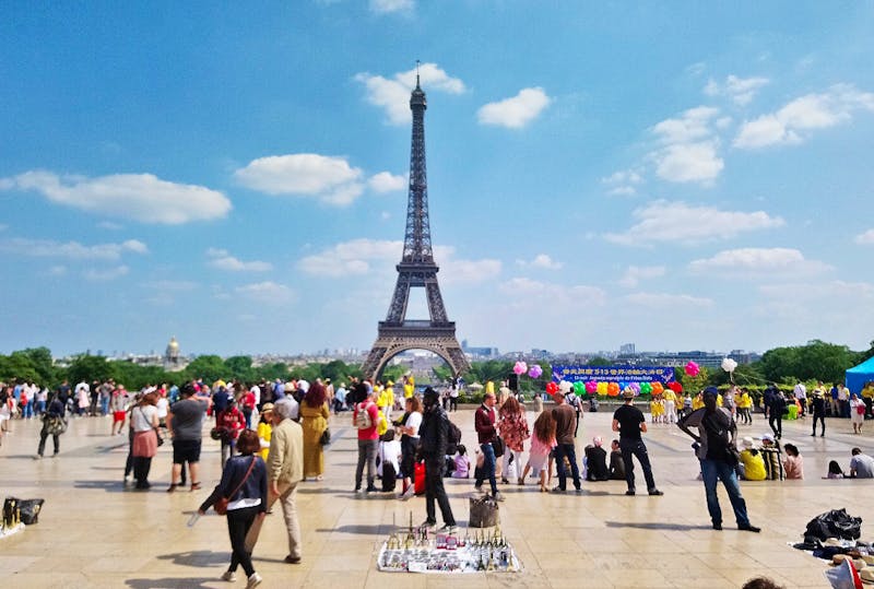Am Eiffelturm in Paris - ©Katrin Kerpa - Eberhardt TRAVEL