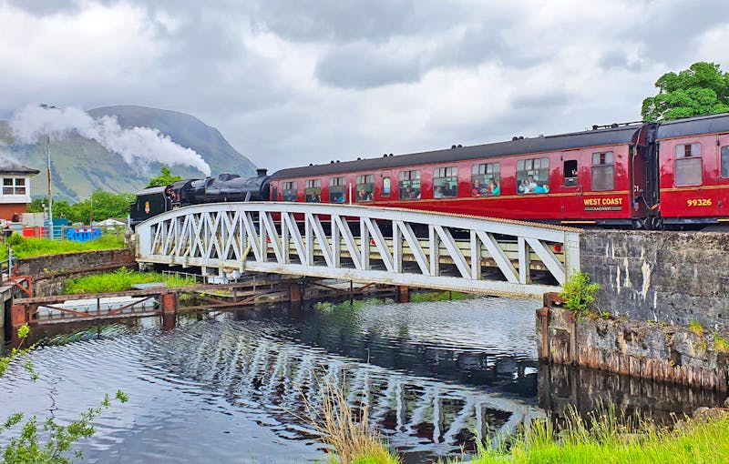 Zugfahrt mit dem Jacobite Steam Train in Schottland - ©Marlies Thrum - Eberhardt TRAVEL
