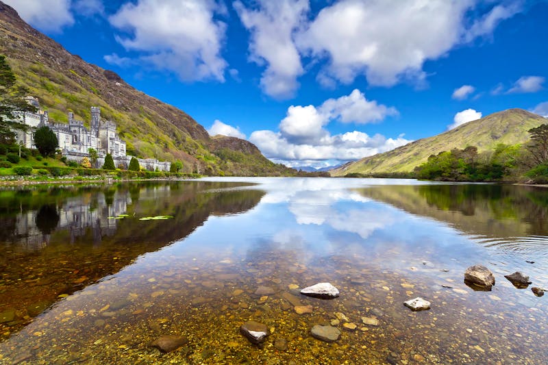 Kylemore Abbey am See Pollacapall Lough - ©Patryk Kosmider - stock.adobe.com