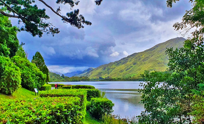 Spaziergang am See bei Kylemore Abbey - ©Marlies Thrum - Eberhardt TRAVEL