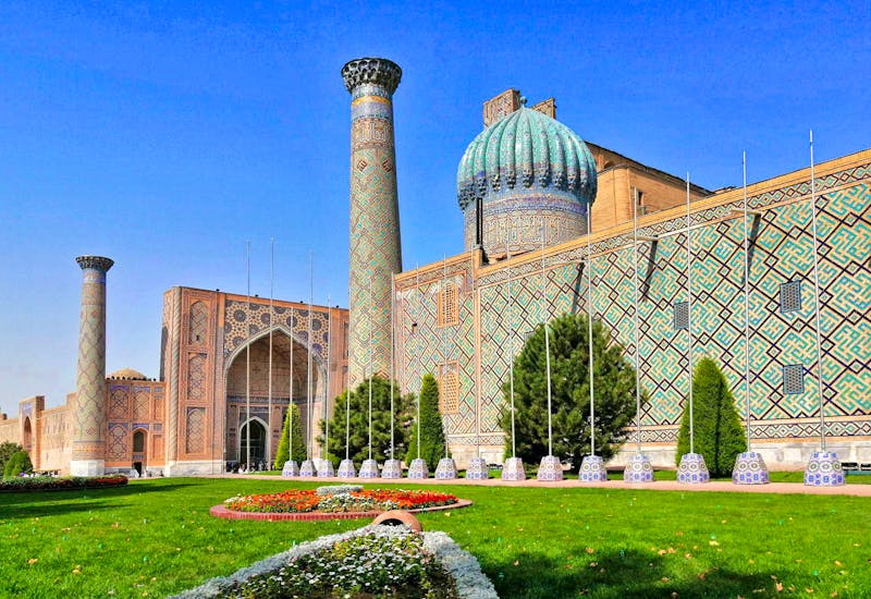 Am Registan-Platz in Samarkand - ©Andrej Kulikov - Eberhardt TRAVEL