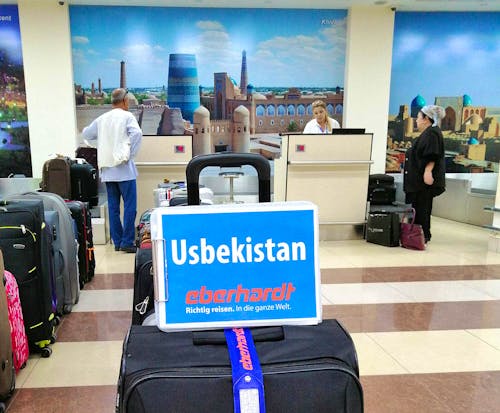 Am Flughafen von Taschkent &ndash; &copy; Andrej Kulikov - Eberhardt TRAVEL
