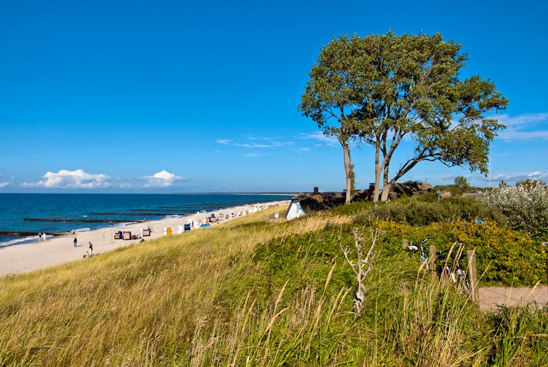 Ostsee und Düne bei Ahrenshoop - ©Tino Thoß - stock.adobe.com