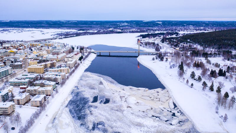 Rovaniemi mit dem Ounasjoki Fluss im Winter - ©Chris Holman/Wirestock - stock.adobe.com