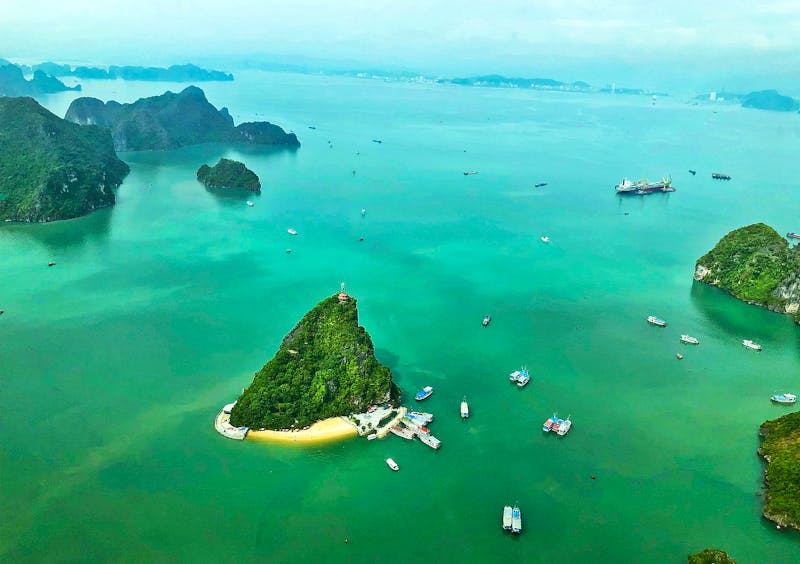 Rundflug über der Halong-Bucht - ©Ralf Mehnert - Eberhardt TRAVEL