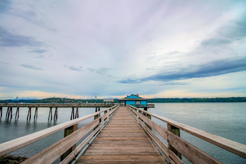 Holzsteg in Campbell River mit Blick auf den Ozean  - ©Klara - stock.adobe.com