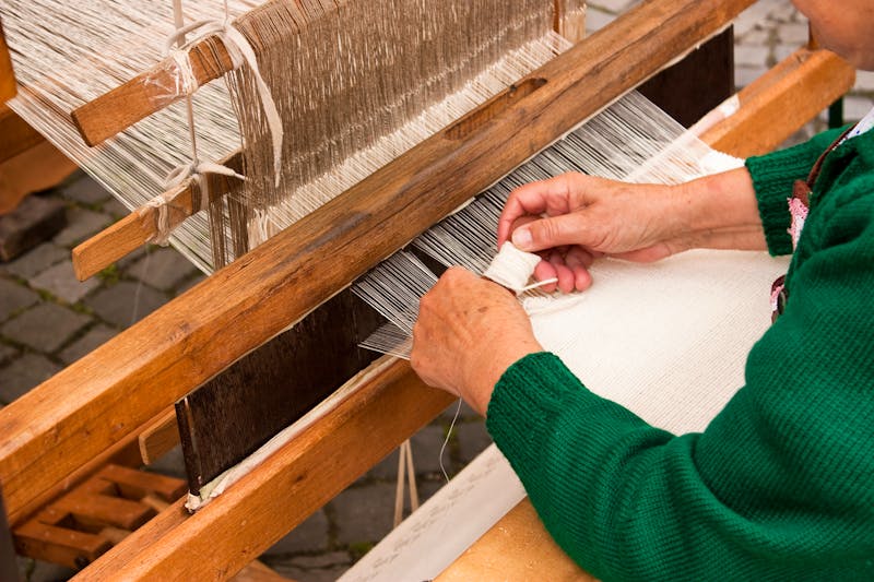 Traditionelle Handarbeit am Webstuhl - ©mch67 - stock.adobe.com