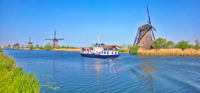 Bootsfahrt an den Windmühlen von Kinderdijk - ©Andrej Kulikov - Eberhardt TRAVEL