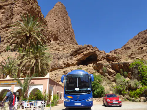 Unser Reisebus bei Tinghir &ndash; &copy; Sabine Letzybyll - Eberhardt TRAVEL