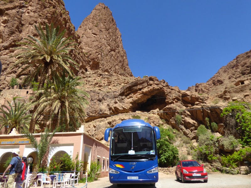 Unser Reisebus bei Tinghir - ©Sabine Letzybyll - Eberhardt TRAVEL