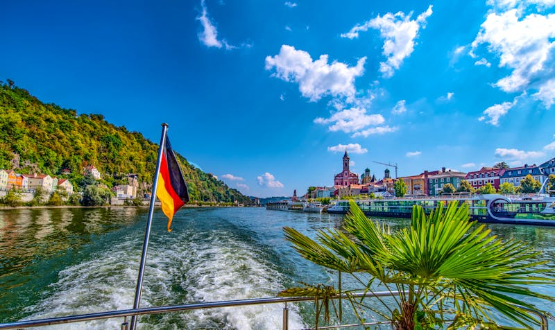 Auf der Donau in der Dreiflüssestadt Passau - ©Comofoto - stock.adobe.com