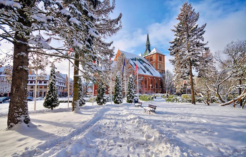 Park am Dom von Kolberg im Winter - &copy;Idea Spa