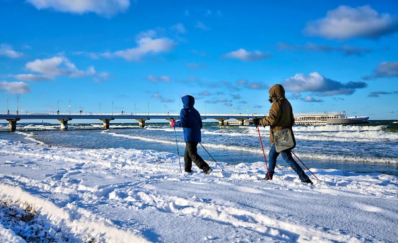Winterspaziergang bei der Seebrücke in Kolberg - &copy;Idea Spa