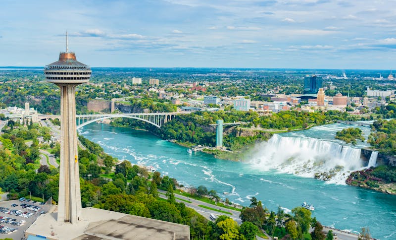 Der Skylon Tower an den Niagara Fällen - ©Kit Leong - stock.adobe.com
