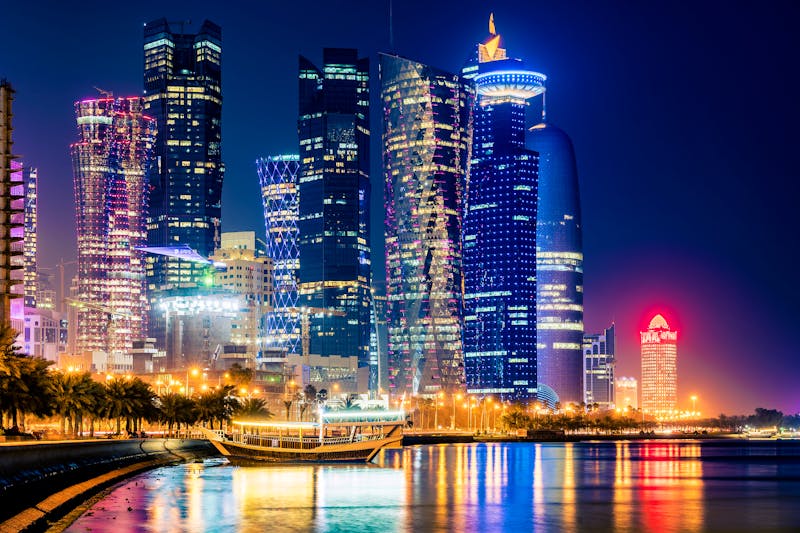 Doha - Dhau-Fahrt im West Bay District - hell erleuchtet bei Nacht - ©autau - stock.adobe.com
