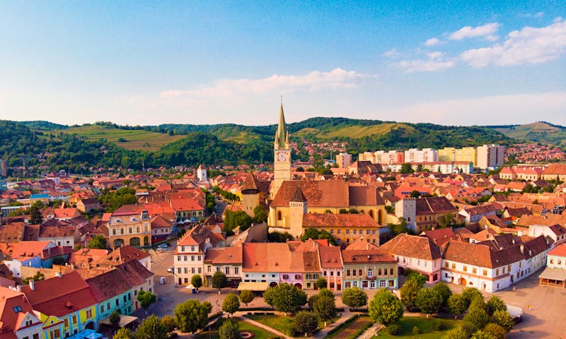 Medias mit Blick auf die Margarethenkirche - ©pop_gino - stock.adobe.com