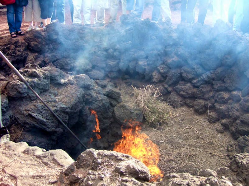 Demonstration von Vulkanismus im Timanfaya Nationalpark - ©Nicole Kunath - Eberhardt TRAVEL