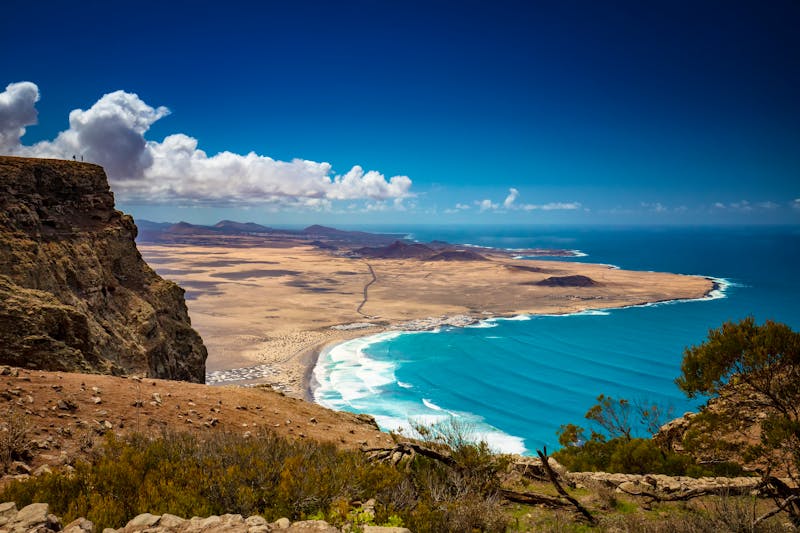Blick auf Caleta de Famara auf Lanzarote - ©STAROWICZ ANETTA - stock.adobe.com