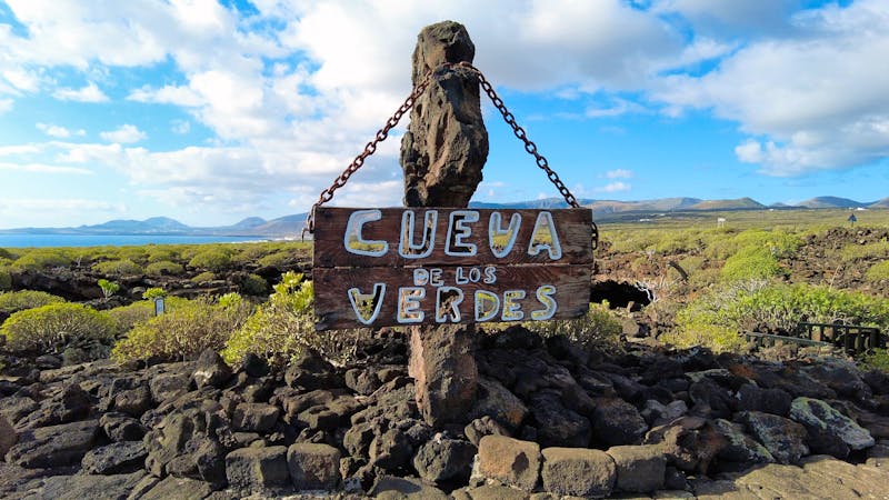 Eingang zur Höhle Cueva de los Verdes auf Lanzarote - ©andrea - stock.adobe.com