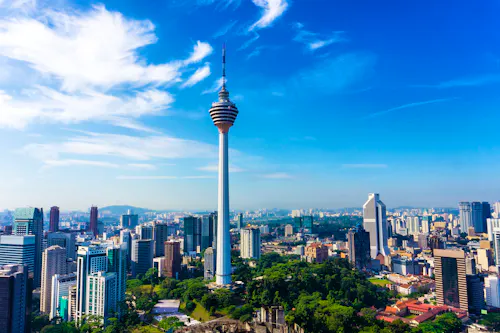Skyline von Kuala Lumpur - Wolkenkratzer und KL Tower &ndash; &copy; Leonid - stock.adobe.com