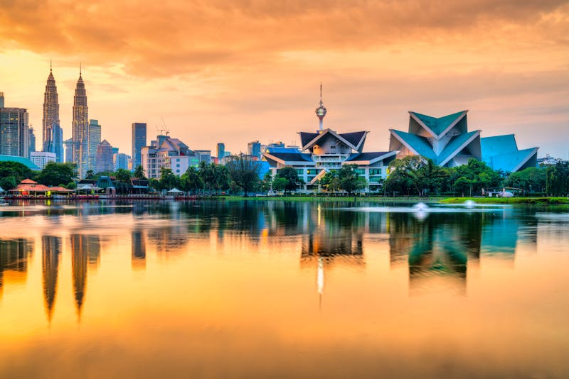 Kuala Lumpur - Skyline am Titiwangsa Park bei Sonnenuntergang - ©Luciano Mortula-LGM - stock.adobe.com