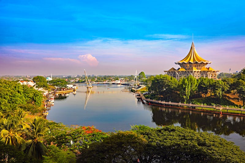 Waterfront und Regierungsgebäude bei Kuching - ©Klaus Eppele - stock.adobe.com