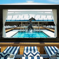 Celestyal Journey Poolbereich – © Celestyal Cruises