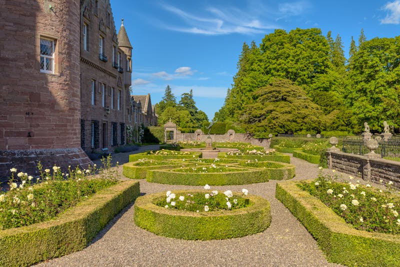 Garten am Glamis Castle in Schottland - ©frankcornfield.com - stock.adobe.com