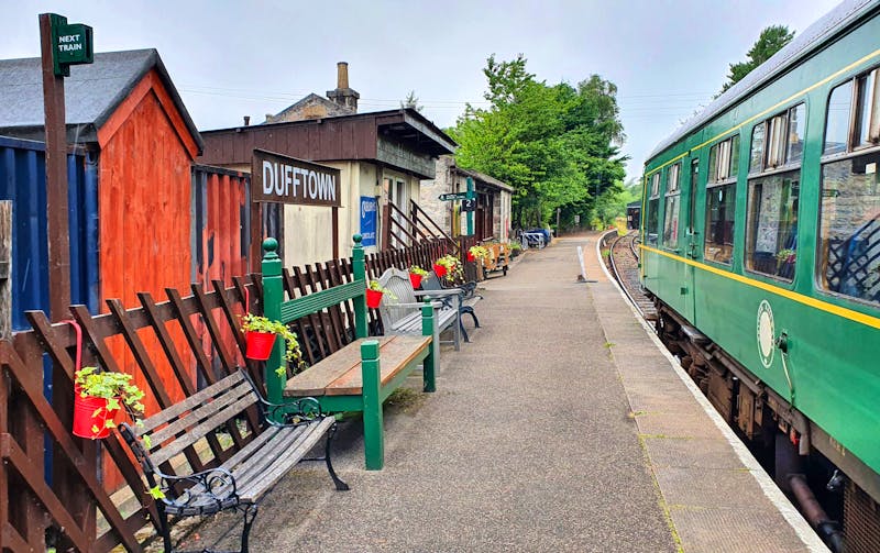 Keith & Dufftown Railway am Bahnhof Dufftown - ©Marlies Thrum - Eberhardt TRAVEL