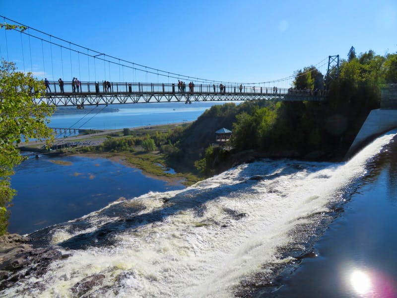 Montmorency Wasserfälle mit Blick bis zum St.-Lorenz-Strom - ©René Wächtler - Eberhardt TRAVEL