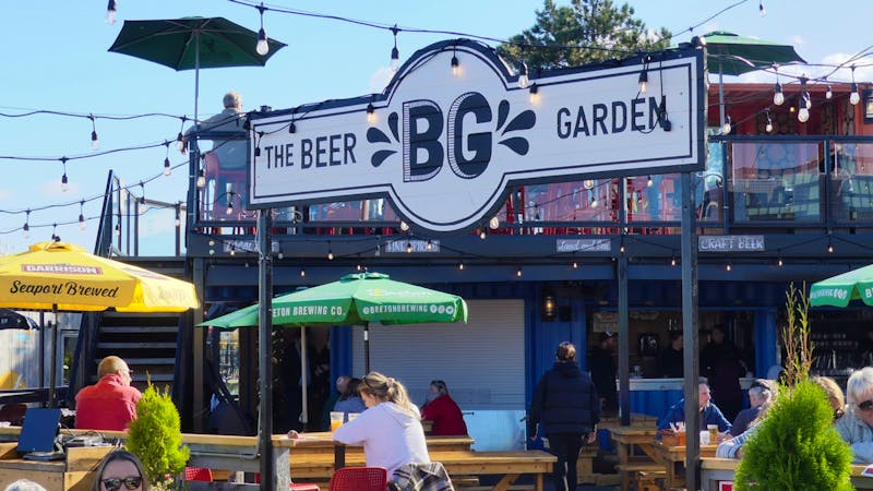 Halifax Harbour Walk - Biergarten an der Waterfront - ©Frank Nimschowski - Eberhardt TRAVEL