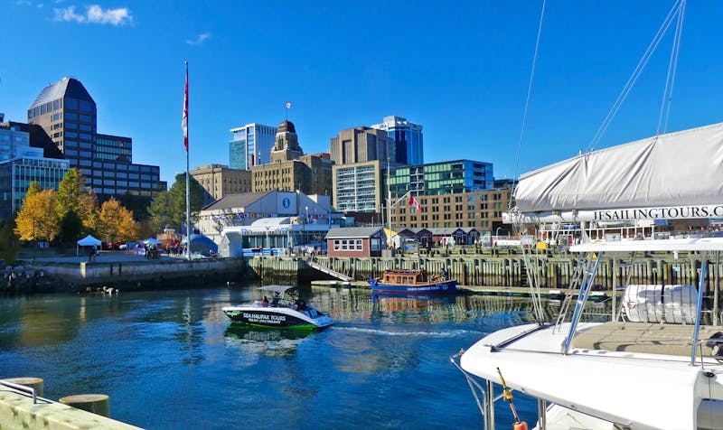 Waterfront in Halifax - Ausflugsboote - ©Frank Nimschowski - Eberhardt TRAVEL