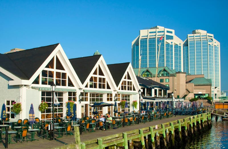 Restaurants an der Waterfront in Halifax - ©Patrick Wall / DanitaDelimont.com - stock.adobe.com