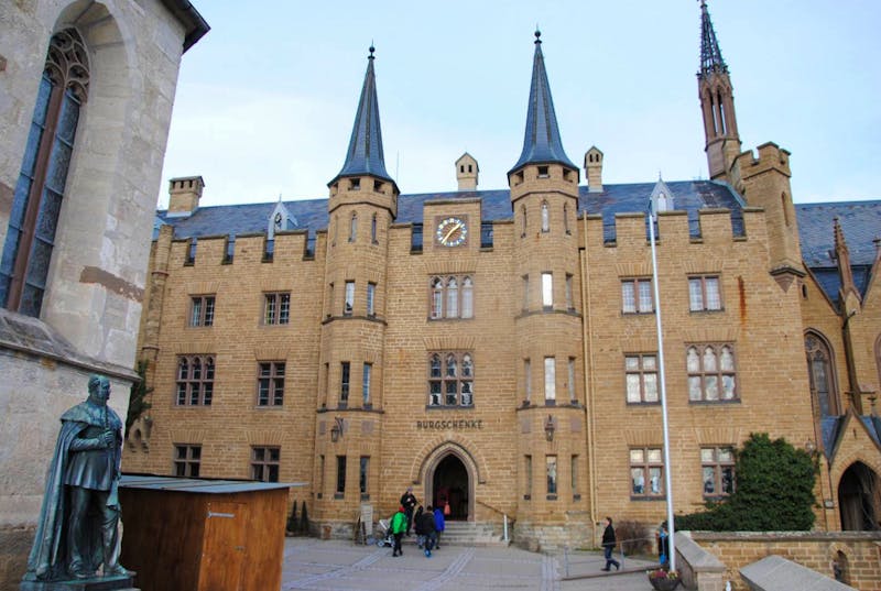 Innenhof der Burg Hohenzollern - ©Philipp Schmitz - Eberhardt TRAVEL