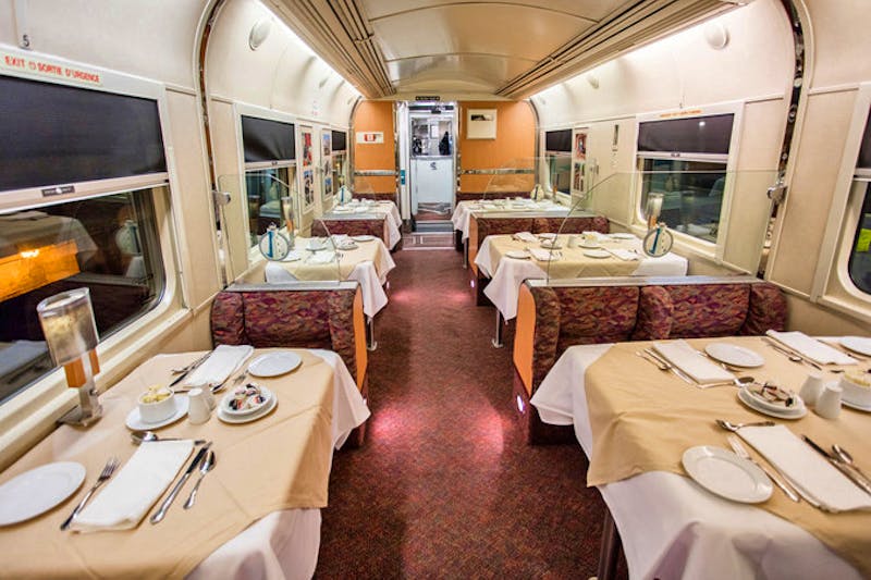 Restaurant-Wagen im Zug The Ocean von VIA Rail - ©VIA Rail
