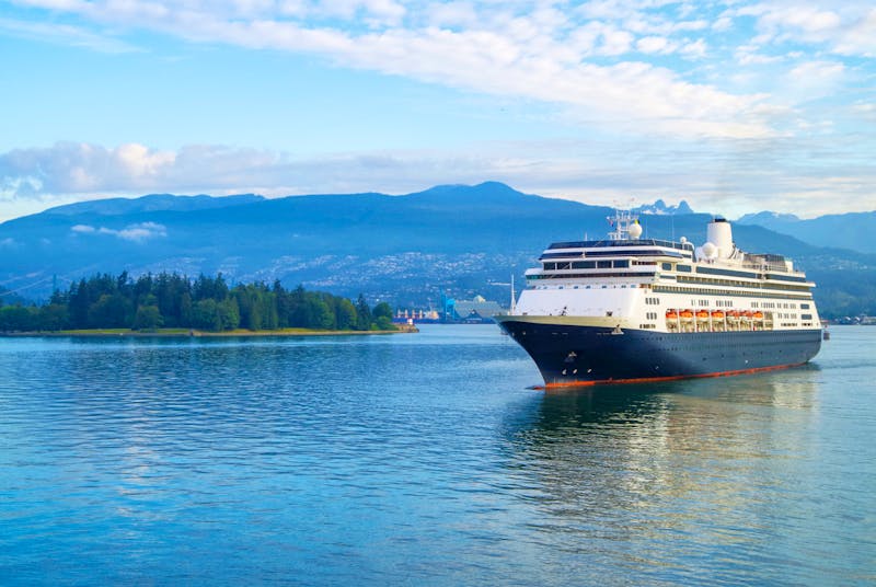 Kreuzfahrtschiff MS Volendam bei Vancouver - ©Tamme Wichmann - stock.adobe.com