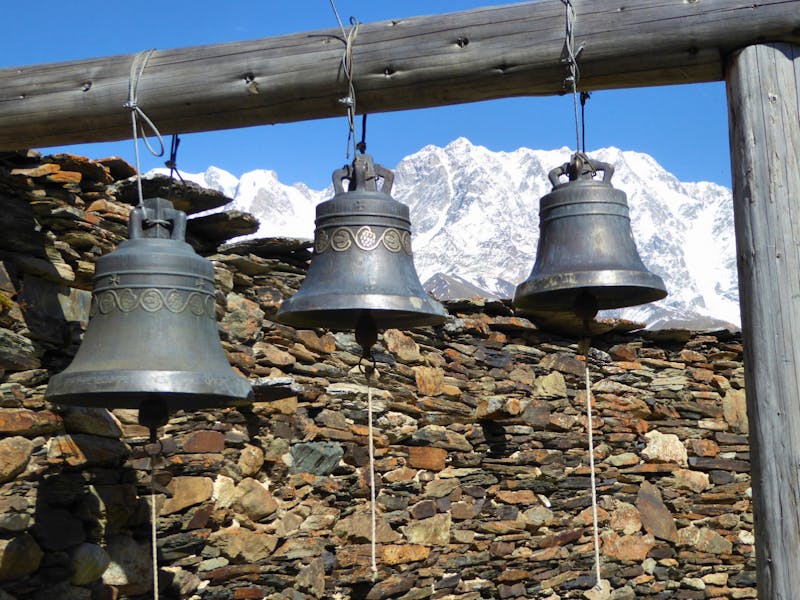 Glocken im Dorf Ushguli in Swanetien - ©Sabine Letzybyll - Eberhardt TRAVEL