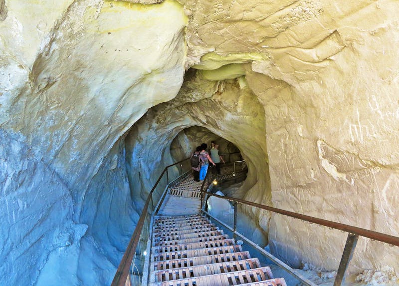 Unterwegs in der Höhlenstadt Uplisziche in Georgien - ©Julian Bartsch - Eberhardt TRAVEL