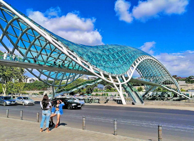 Friedensbrücke in Tbilisi - ©Andrej Kulikov - Eberhardt TRAVEL