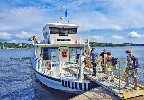 Linienfähre direkt vor dem Hotel Elite in Stockholm &ndash; &copy; Katrin Deutschbein - Eberhardt TRAVEL