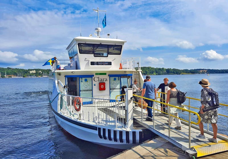 Linienfähre direkt vor dem Hotel Elite in Stockholm - ©Katrin Deutschbein - Eberhardt TRAVEL