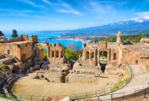Taormina in Sizilien &ndash; &copy; IgorZh - stock.adobe.com