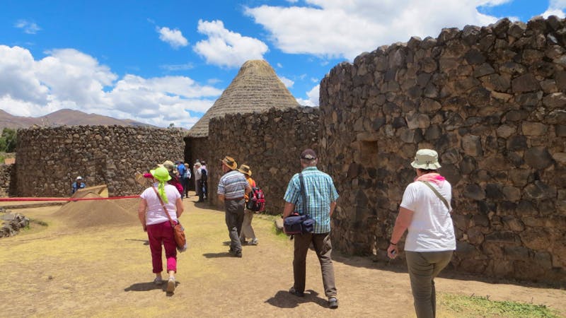 Besichtigung der Inkastätte von Raqchi in Peru - ©Francisco Javier Burgos Gutierrez - Eberhardt TRAVEL