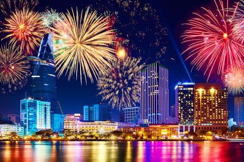 Ho-Chi-Minh-Stadt (Saigon) - Skyline der City mit Feuerwerk zu Silvester &ndash; &copy; puhhha - stock.adobe.com