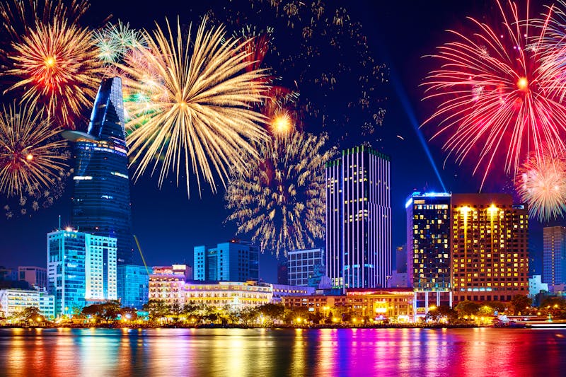 Ho-Chi-Minh-Stadt (Saigon) - Skyline der City mit Feuerwerk zu Silvester - ©puhhha - stock.adobe.com
