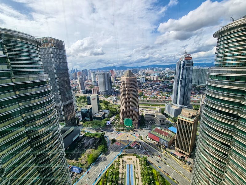 Kuala Lumpur - Petronas Twin Towers (Ausblick von der Sky Bridge in der 41. Etage) - ©Katrin Deutschbein - Eberhardt TRAVEL