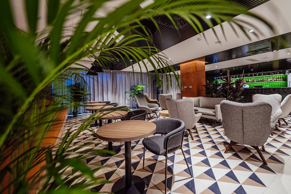 Lobby-Bereich mit Bar im Elements &ndash; &copy; MARCIN KAZMIERUK
