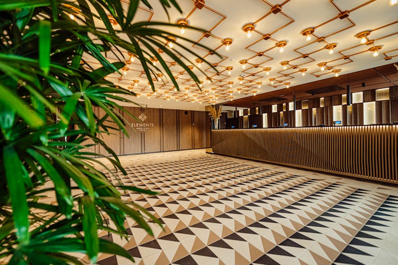 Elements Hotel & Spa in Bad Flinsberg - Rezeptionsbereich  – ©MARCIN KAZMIERUK